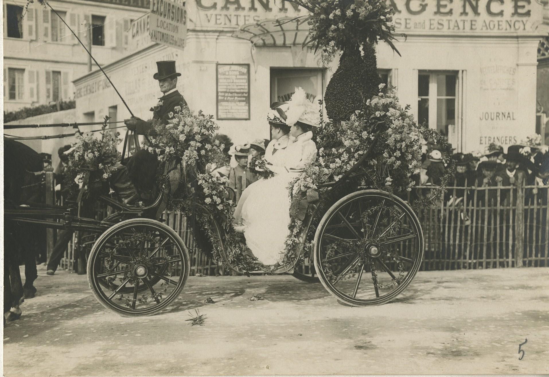 Klemberg Calèche de dames, bataille de fleurs, fin XIXe