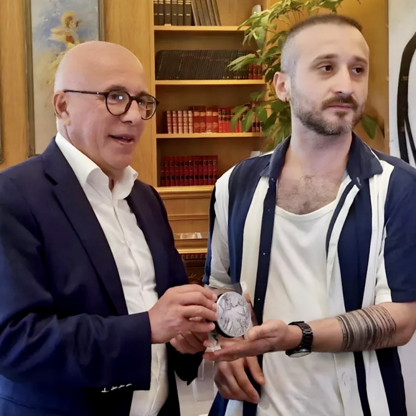 ЮРИЙ ЛЕБЕДЕВ. ИНСТИНКТ ЗАЩИТЫ